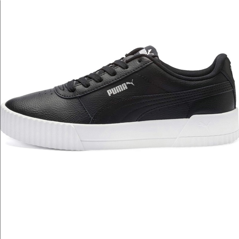Puma Carina Leather women’s sneakers size 8. Worn once